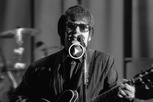 Roy Orbison – “Running Scared” from Black and White Night