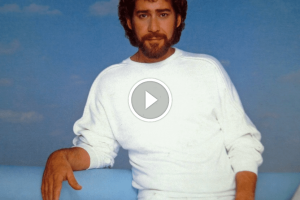 Earl Thomas Conley – Holding Her and Loving You