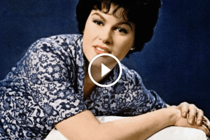 Patsy Cline’s – I Fall To Pieces