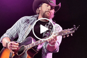 Toby Keith – She’s A Hottie